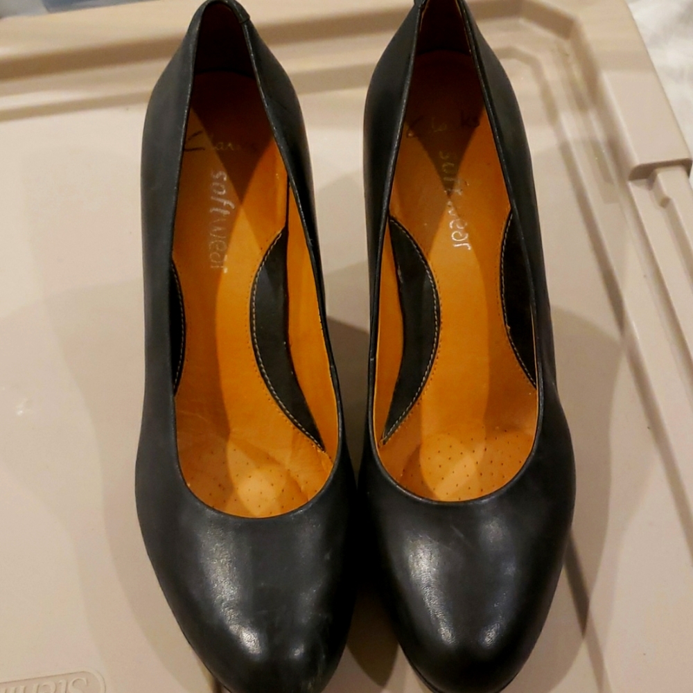 Clarcks leather black heels